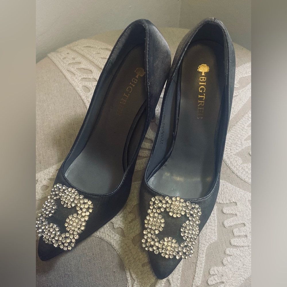 Woman Heels - Picture 3 of 3